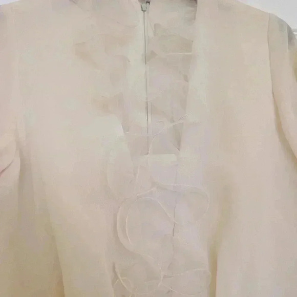 1960s Vintage cream dress with ruffle collar size small - Picture 3 of 9